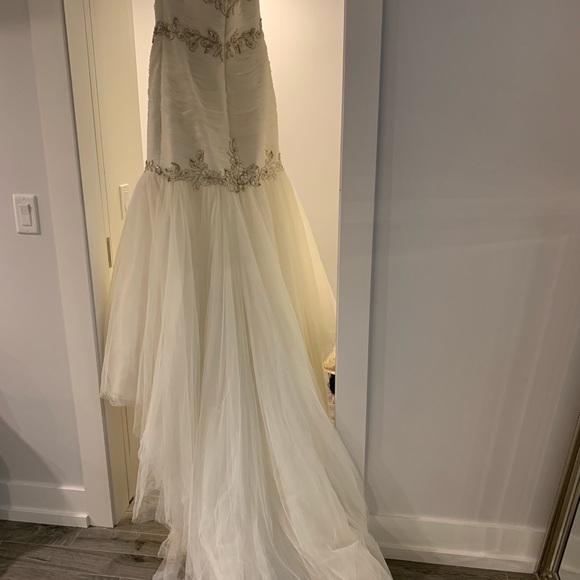 Enzoani Gretchen Dress - Picture 3 of 8